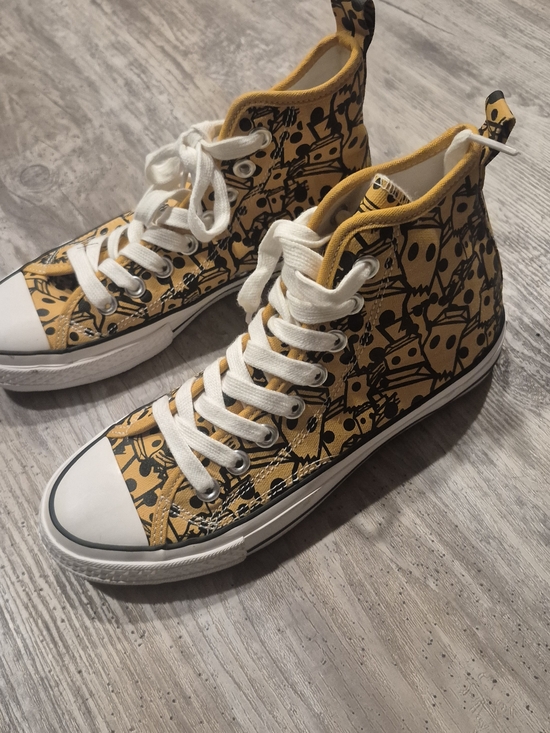 Shoes - Yellow Graphic High-Top Sneakers For Women